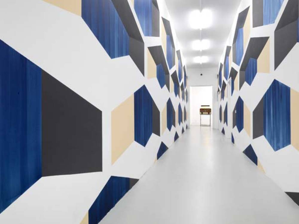 hexagon / acryl-wall 380cm x 2400cm  arndt&partner galerie berlin